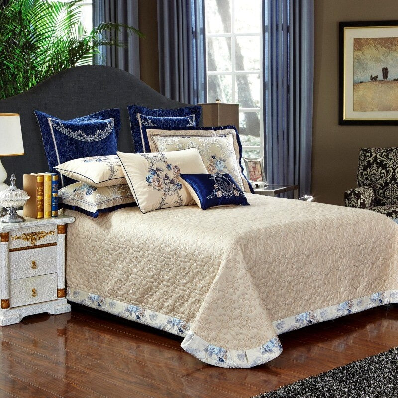 Three Roses of Cleopatra Luxury Jaquard Bedding Set